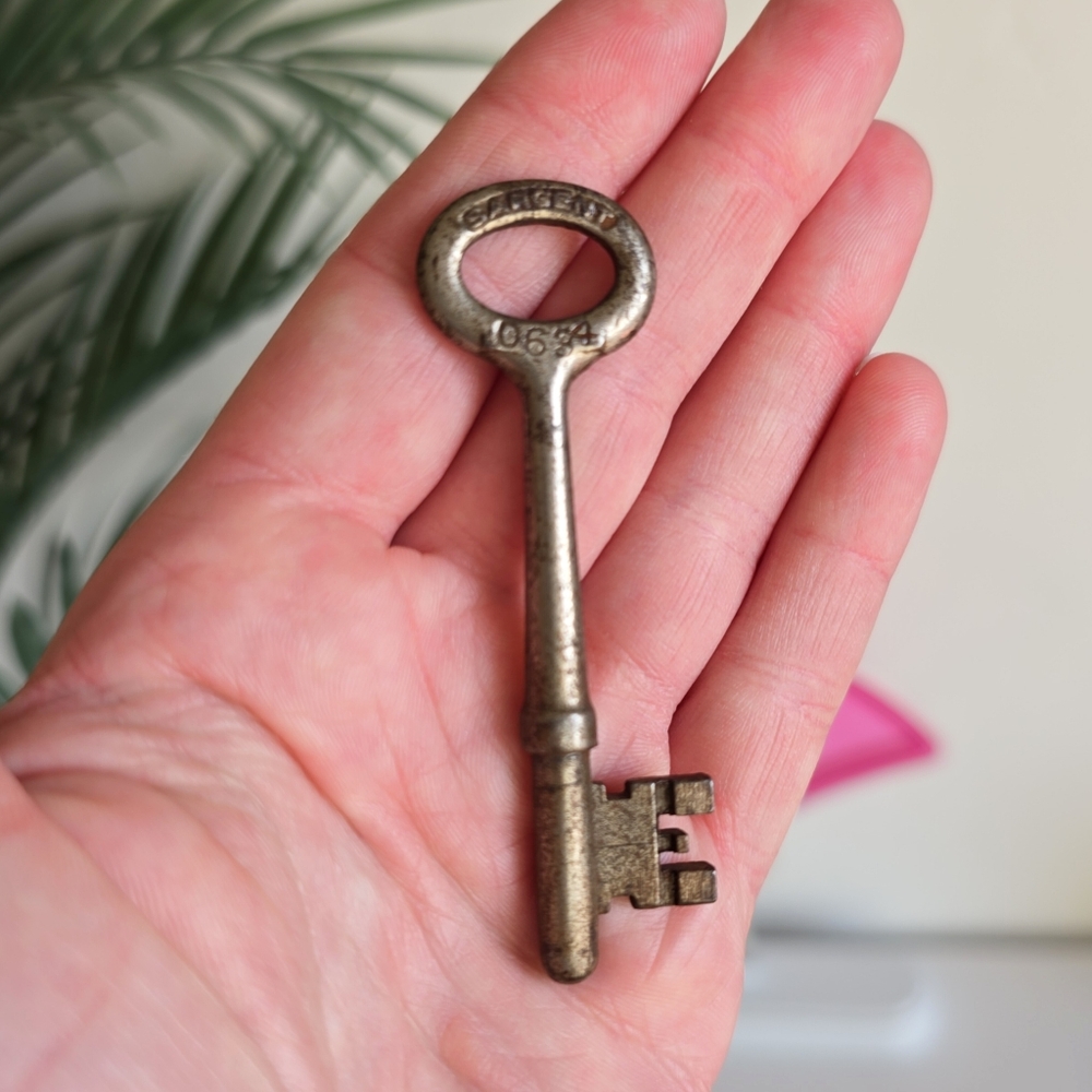 2 3/4" Sargent #0634 Antique Skeleton Key w Stamped Bow Solid Barrel Silver